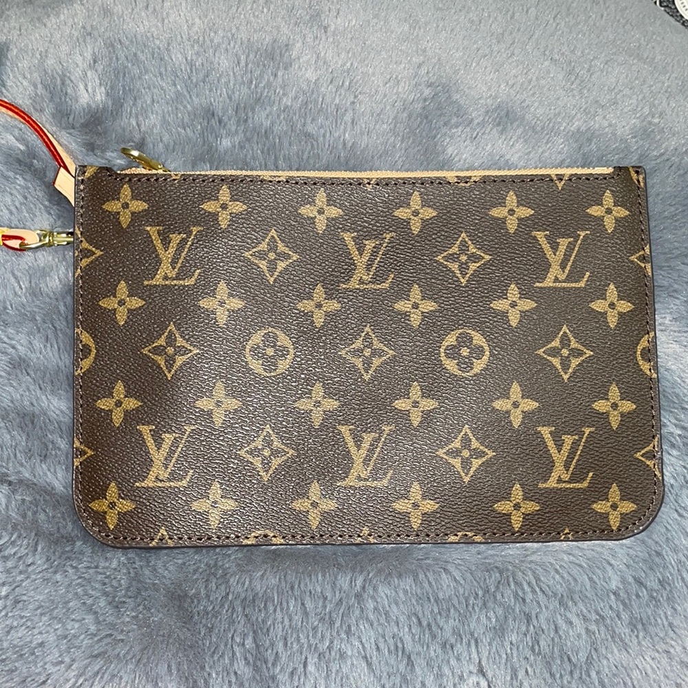 Pouchette wristlet